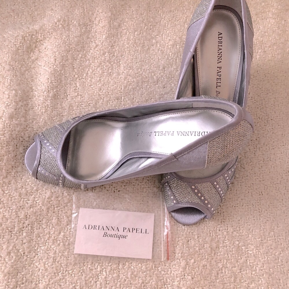 Adrianna Papell Boutique Ginger Embellished  Peep Toe 3.75” Pumps 10M NWT